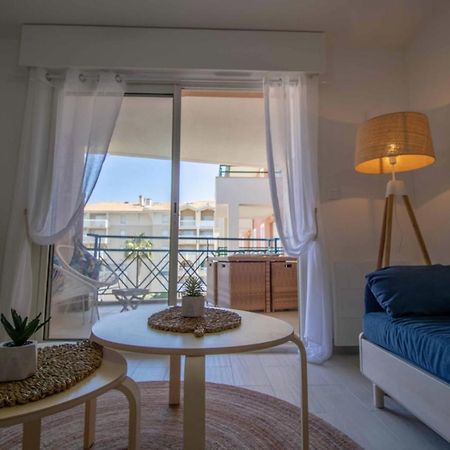 LUMINEUX Apt de 32 m renové PROCHE de la VILLE Fréjus Extérieur photo