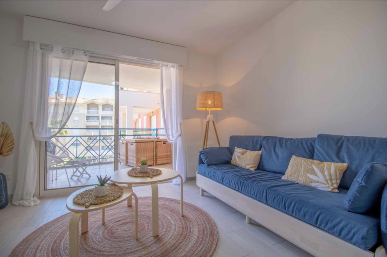 LUMINEUX Apt de 32 m renové PROCHE de la VILLE Fréjus Extérieur photo