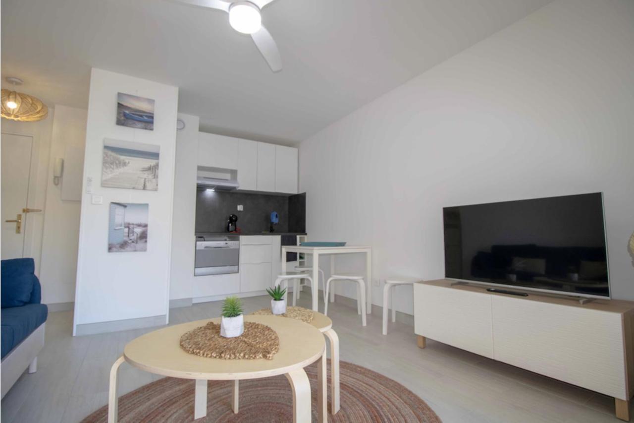 LUMINEUX Apt de 32 m renové PROCHE de la VILLE Fréjus Extérieur photo