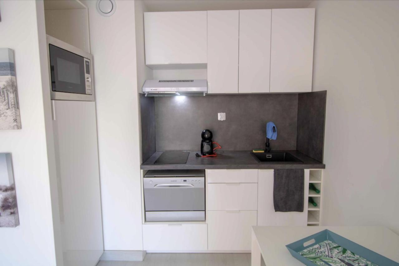 LUMINEUX Apt de 32 m renové PROCHE de la VILLE Fréjus Extérieur photo